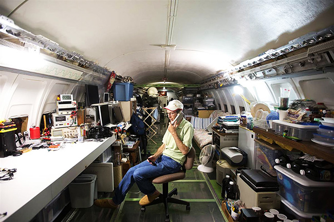 old-boeing-727-recycled-plane-home-bruce-campbell-9
