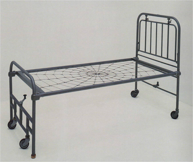 FFF.   mona hatoum. Cama