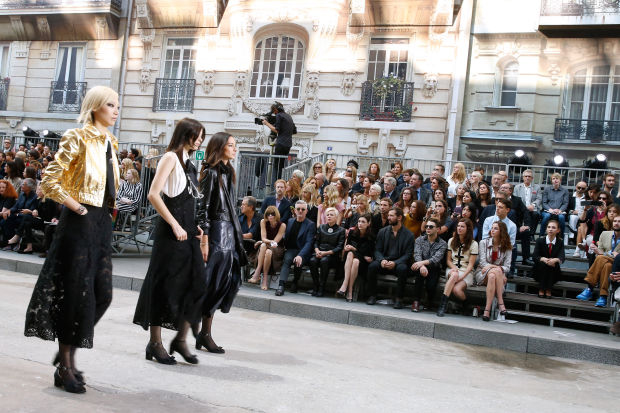 chanel-ready-to-wear-ss-2015-exclama-2