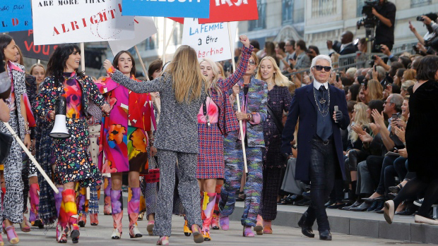 chanel-ready-to-wear-ss-2015-exclama-4