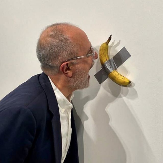 cattelan banana - exclama - art basel - 3